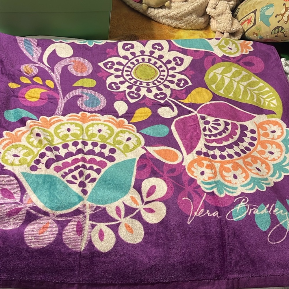 NWT Vera Bradley Plum Crazy Beach Towel NWT - Picture 6 of 8